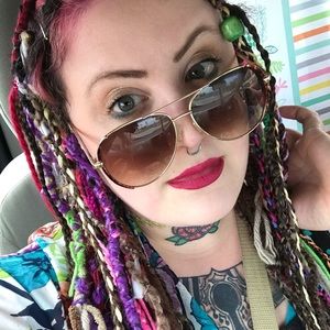 Meet your Posher, Cassandra